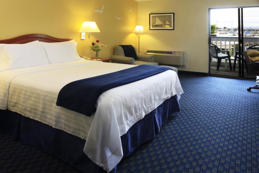 Deluxe Queen Room interior